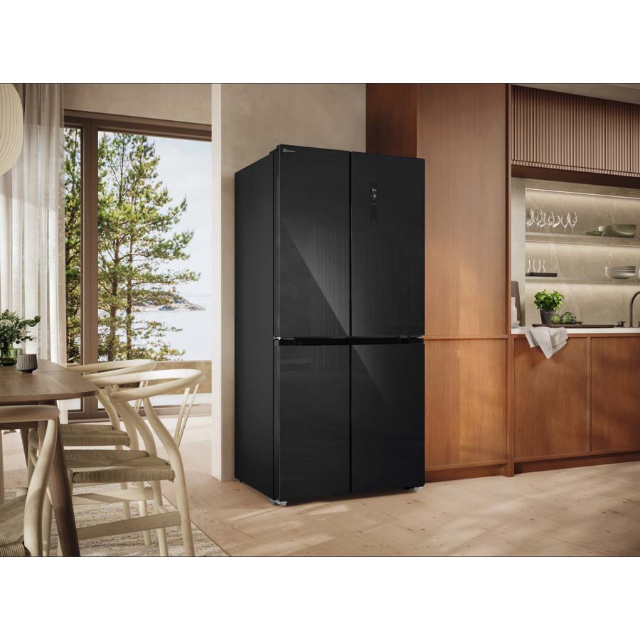 Tủ lạnh Multidoor Electrolux Inverter 496 lít EQE4915A-B Model 2025