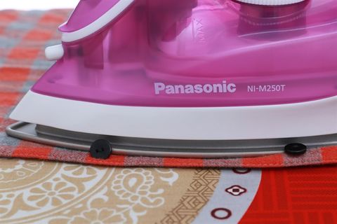 Bàn ủi hơi nước Panasonic NI-M250TPRA 1550W